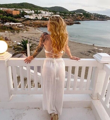 déshabillage onlyfans nu gratuit image