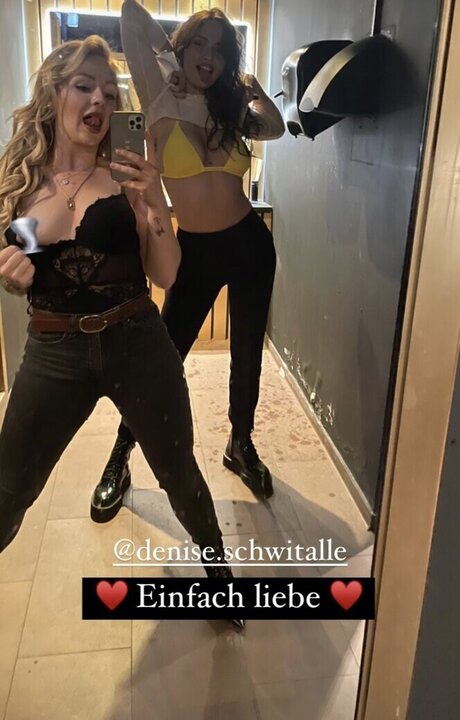 blonde en forme onlyfans chaud de haute qualité photo