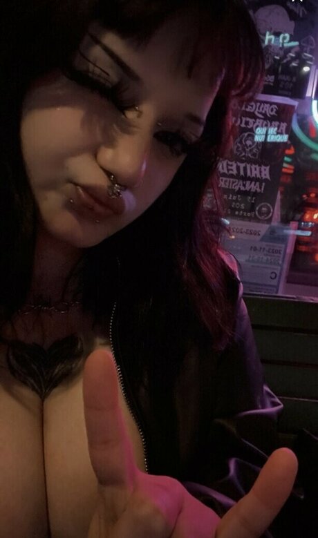 bl00dyh4nd actrice chaude images