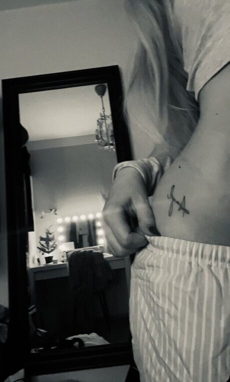 Jellina nus étoiles galerie