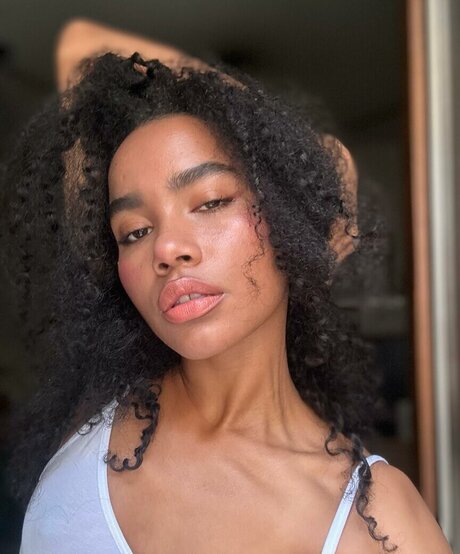 Paulacora100 modèle magnifique galerie