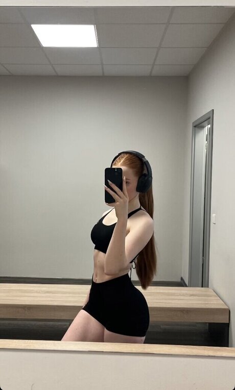 Annika eks étoile nue galerie