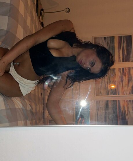 femme seulementfans xxx jolie photo