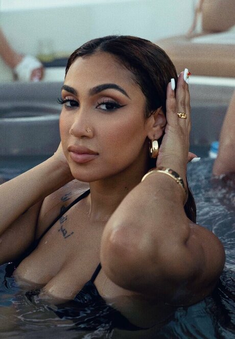 Queen Najia belle star du porno image