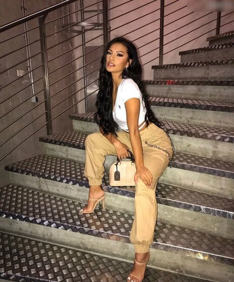 grand-mère onlyfans assez chaud des photos