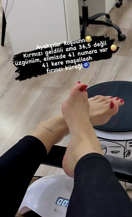Hande Sar o lu modèle de sexe photo