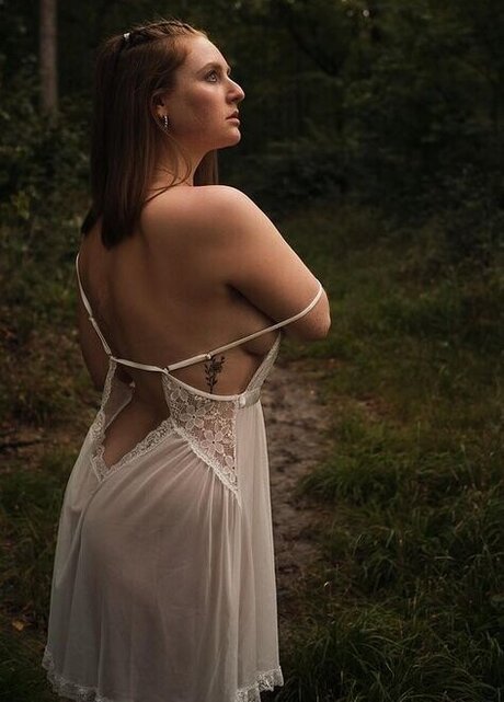 seuls les fans potelés beaux nus img