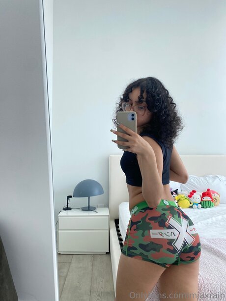 miaxrain modèle artistique galeries