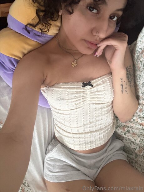 miaxrain étoile sexy photo