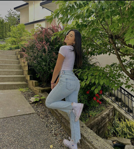 Gal Akbari actrice libre photos