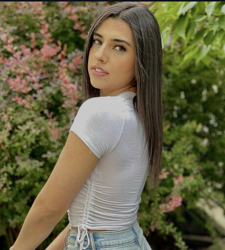 Gal Akbari actrice de grande qualité images