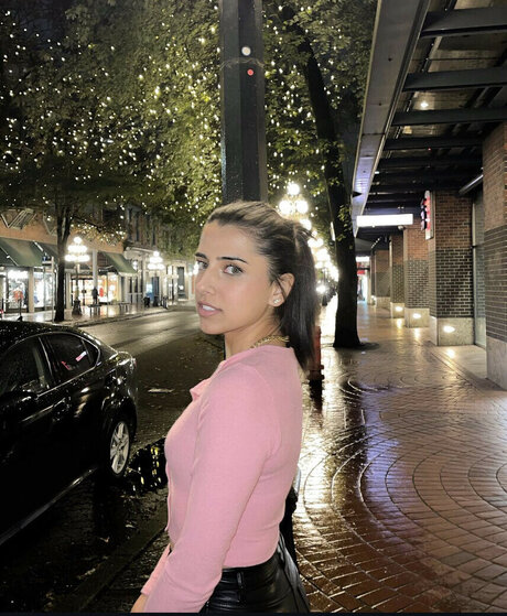 Gal Akbari modèle artistique photos