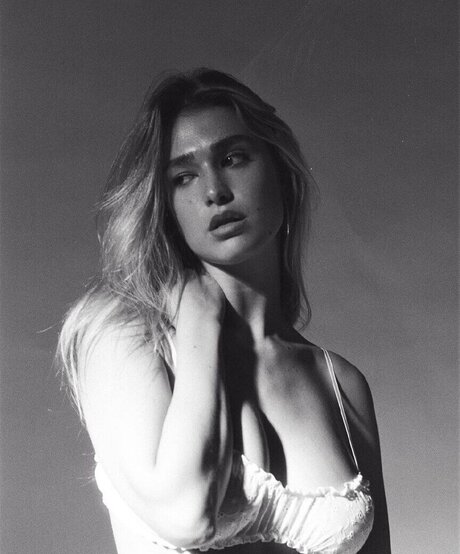 Chiara Costalunga modèle pornographique img