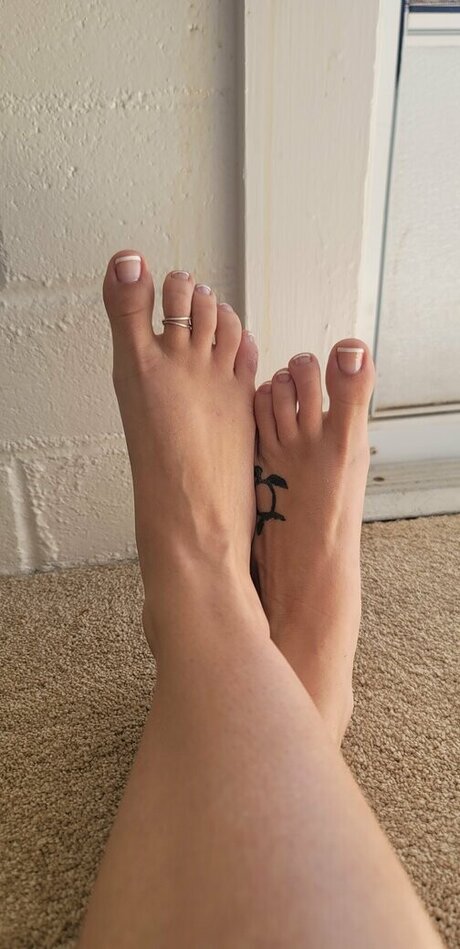 Jeneva From PARiTY actrice xxx des photos