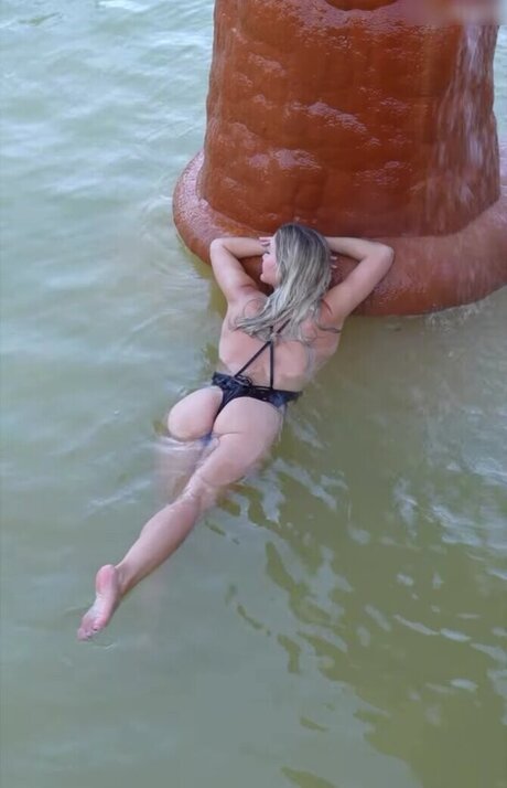 Julia Baessler modèle sympa photos