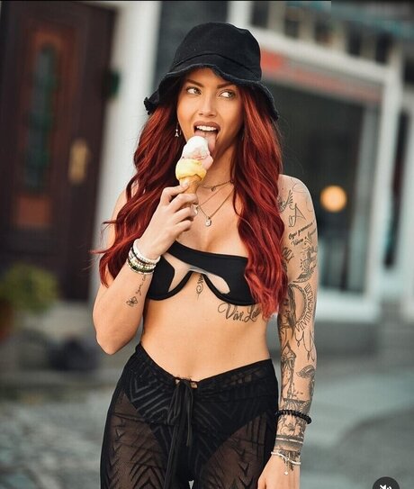 Aline Jost Diraimondo star du porno sexy photo