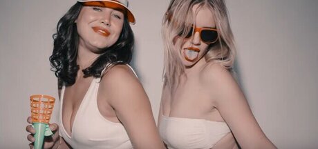 hollaura étoile de l'art archive