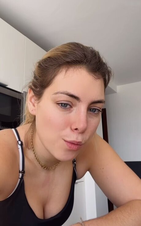 gros seins branlette espagnole onlyfans joli porno image