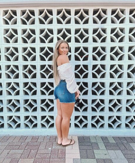 Katherine Heppner étoile sexy img