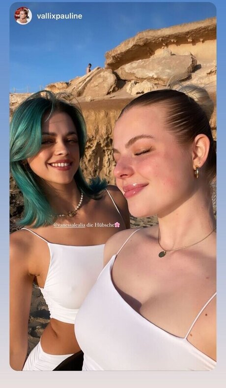 Vanessa Kunz modèle chaud collection