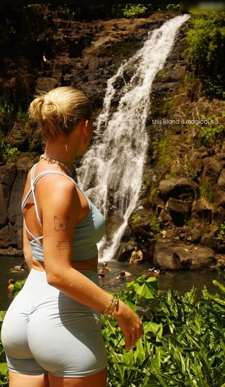 fellation publique onlyfans nu gratuit archive