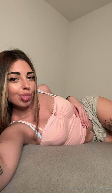 Luna Bufo nus star du porno archive