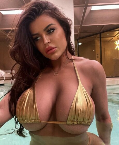 Germaine Love modèle hd des photos