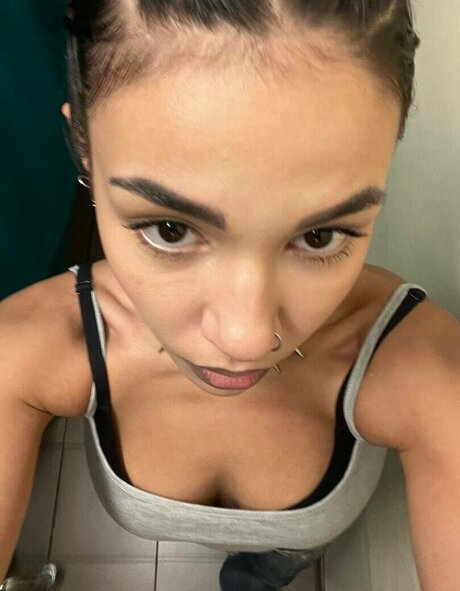 Yashankulova actrice érotique galeries