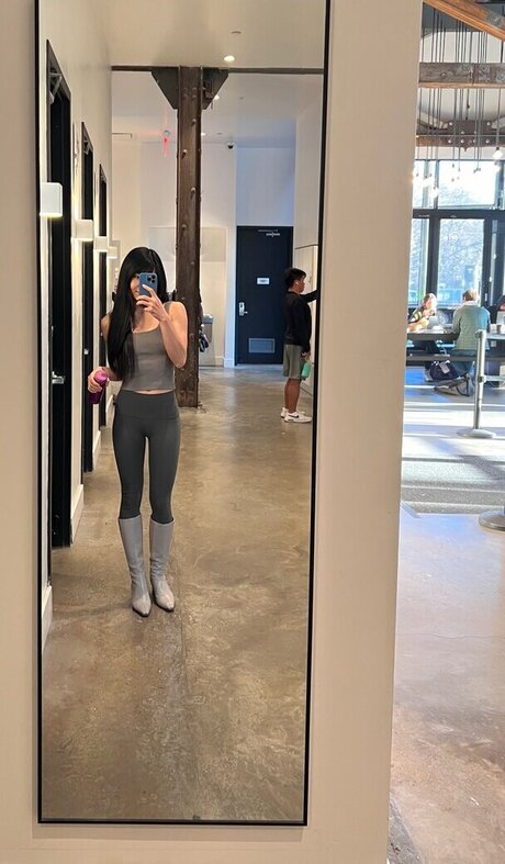 Mimee Xu modèle parfait photo