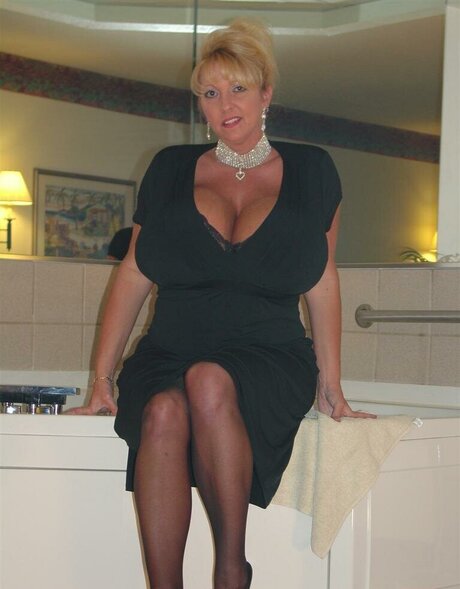 vieilles jeunes lesbiennes onlyfans sexy chaud img