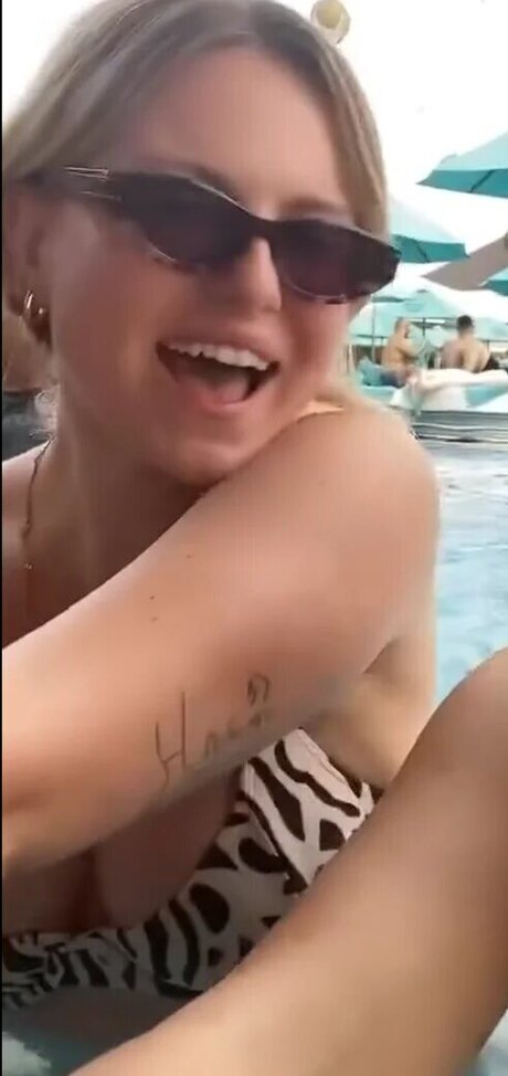 KellyMissesvlog actrice de nus archive