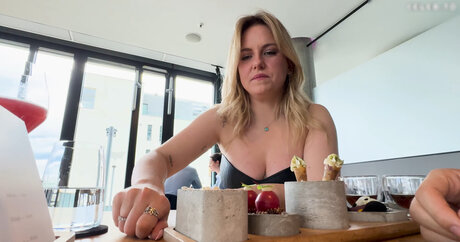 milf aux cheveux noirs onlyfans adulte exclusif des photos