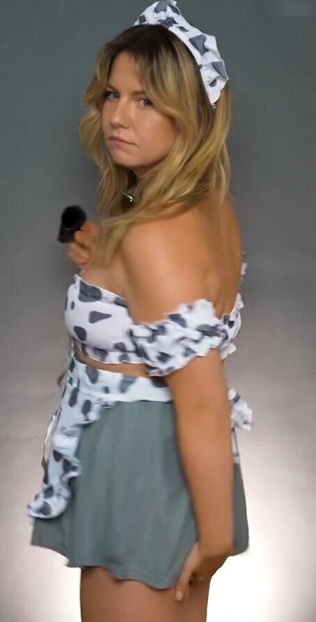 KellyMissesvlog actrice de nus photos