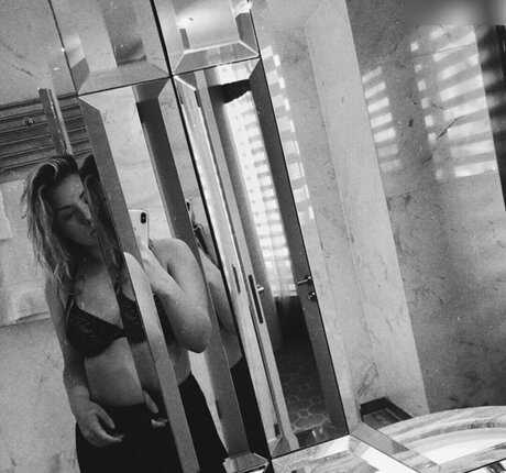 KellyMissesvlog star du porno en haute qualité photo