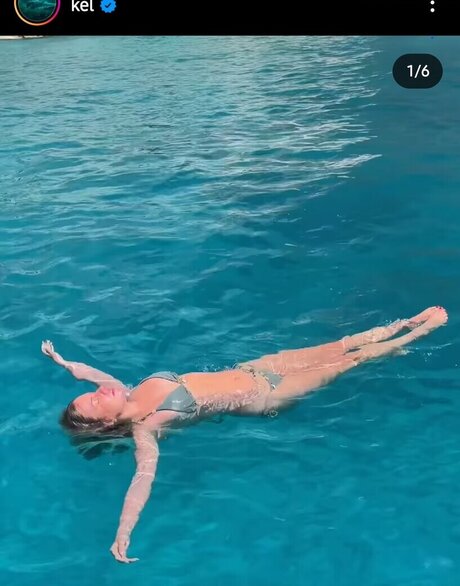 KellyMissesvlog modèle nu galeries