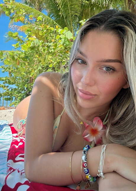 Kyara Maureen art star du porno galeries