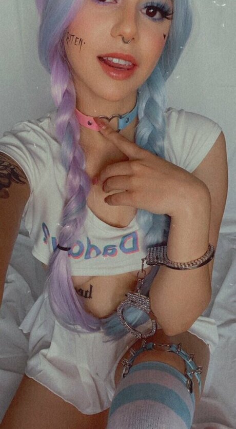 Ne0nprincess modèle magnifique des photos