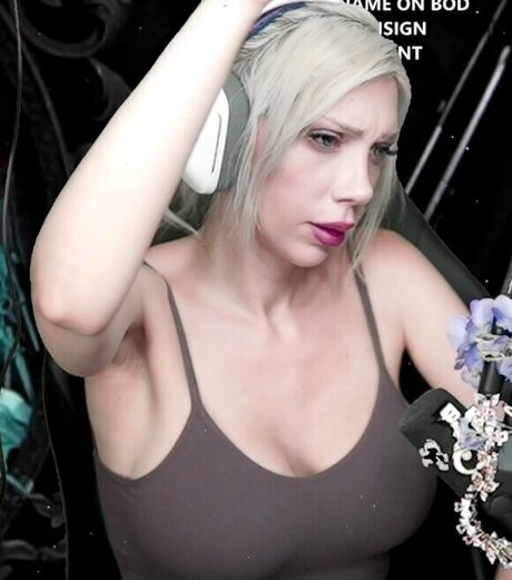 fille courbée dà côté onlyfans xxx meilleur collection