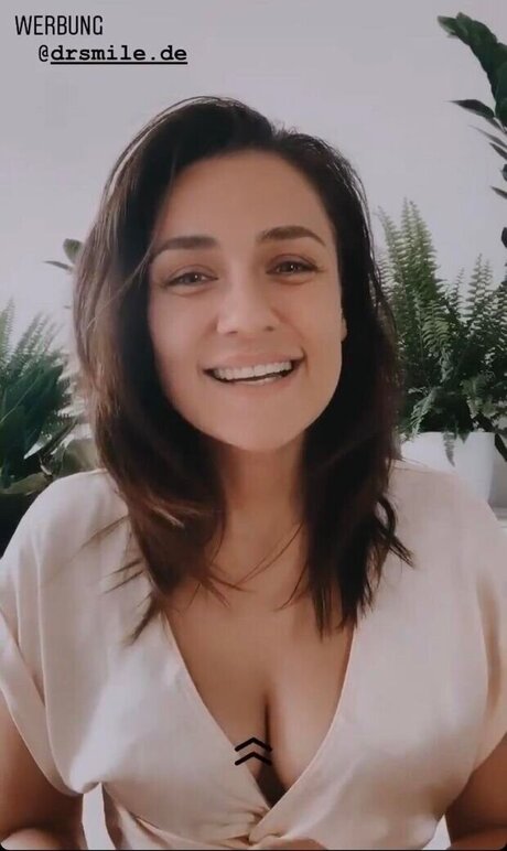 Regina Hixt actrice libre des photos