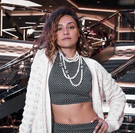 Regina Hixt star exclusive galeries