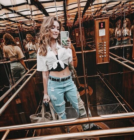 Regina Hixt actrice sexy image