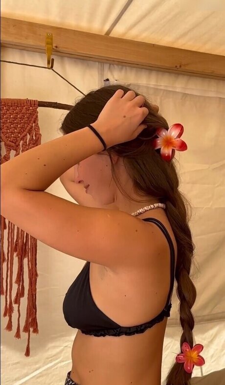 déshabillage onlyfans pornographique chaud images