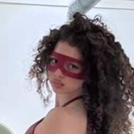 Demitra Kalogeras modèle joli collection