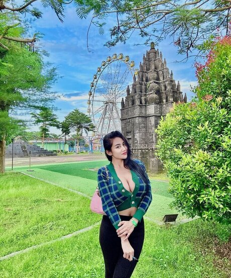 Pamela Safitri art star du porno galerie