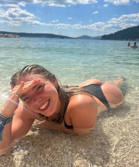 Izzy Swin étoile sympa image