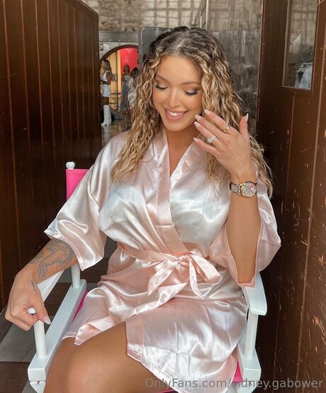 Sidney Sky star du porno adulte img