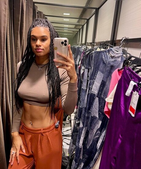 Satou Sabally modèle xxx photo