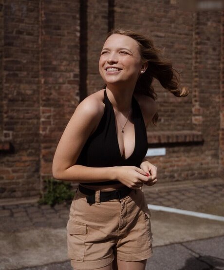 milf aux cheveux noirs onlyfans top sympa image