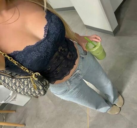 Angelle Dagun star du porno chaude photos