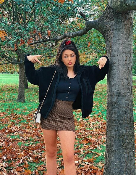 pom-pom girl asiatique onlyfans parfait exclusif photos